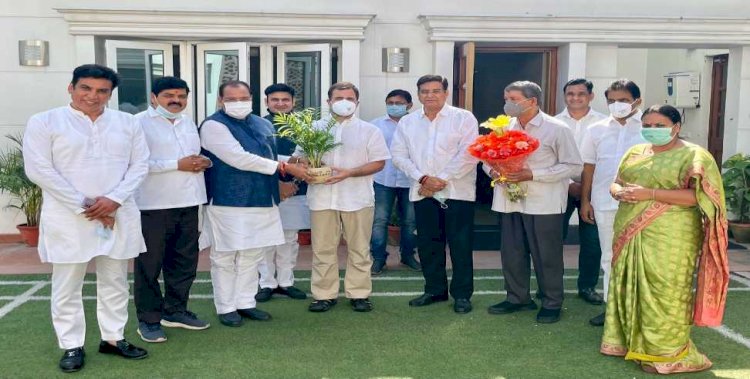 ब्रेकिंग: बेटे संजीव समेत वापस कांग्रेस में शामिल हुए कैबिनेट मंत्री यशपाल आर्य