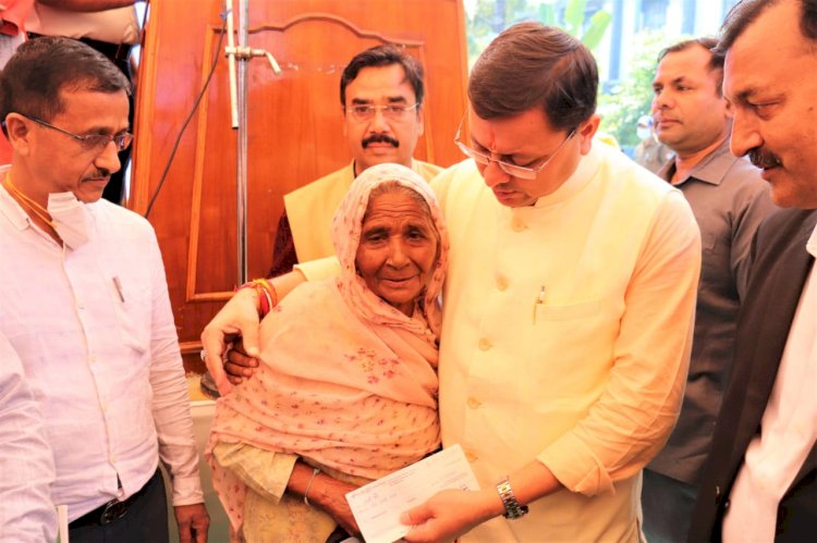 सीएम धामी ने सुनी नगला तराई खटीमा में आम जनता की जन समस्याऐं