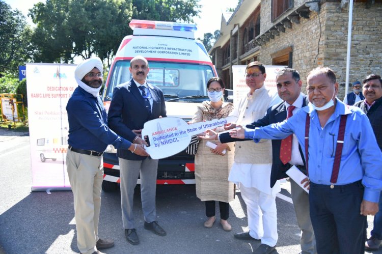 मुख्यमंत्री ने की चमोली एवं उत्तरकाशी के लिये एम्बुलेंस को दिखाई हरी झंडी