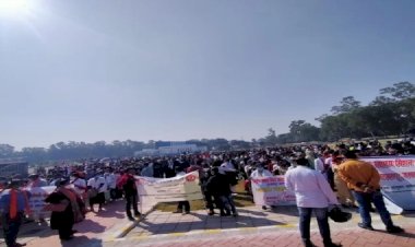 वेतन समेत कई मांगों को लेकर एनएचएम कर्मियों ने किया सचिवालय कूच