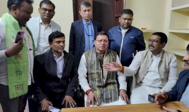 जब सीएम धामी पहुंचे अपने कॉलेज हॉस्टल के कमरा नंबर 119..!