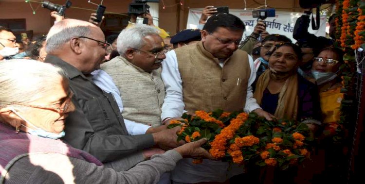 राज्य स्थापना दिवस: सीएम ने दी शहीदों को श्रद्धांजलि