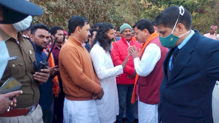 चंपावत में आध्यात्मिक गुरू प्रेम सुगंध से मिले सीएम धामी