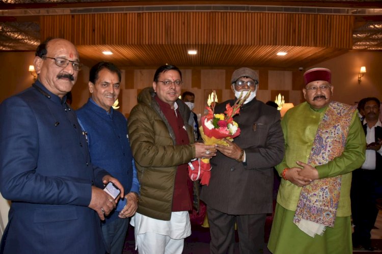 देवस्थानम बोर्ड पर ध्यानी समिति ने सीएम धामी को सौंपा अंतिम प्रतिवेदन