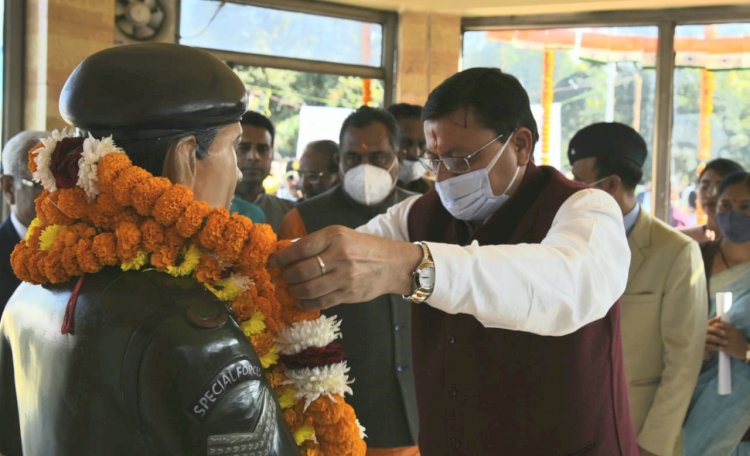 शहीद अशोक चक्र विजेता स्वर्गीय गजेंद्र सिंह बिष्ट  की पुण्यतिथि पर आयोजित कार्यक्रम में सीएम धामी ने लिया भाग