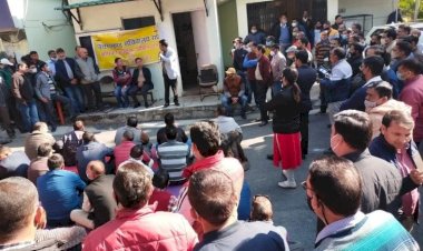 सचिवालय में  विभिन्न मांगों को लेकर कर्मचारियों ने शुरू की हड़ताल