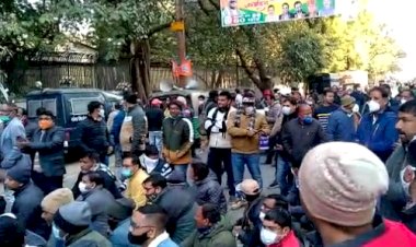 दो सूत्रीय मांगों को लेकर NHM कर्मचारियों का देहरादून में जोरदार प्रदर्शन