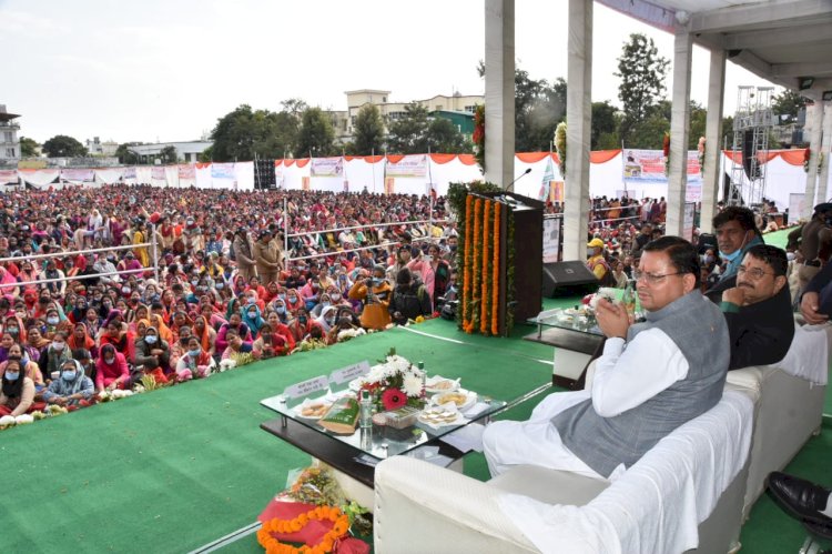 आंगनवाड़ी वर्कर्स के लिए धामी सरकार ने की सौगातों की घोषणा