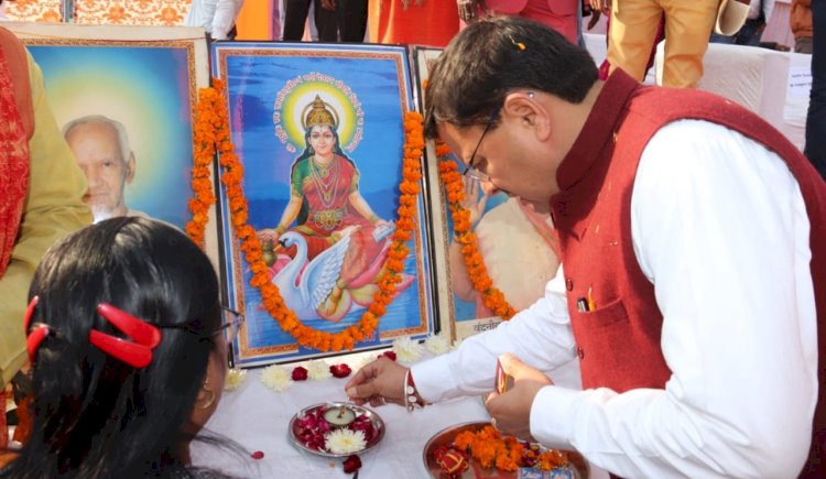 सामूहिक विवाह कार्यक्रम में पहुंचकर सीएम धामी ने दिया सभी वर-वधुओं को आशीर्वाद