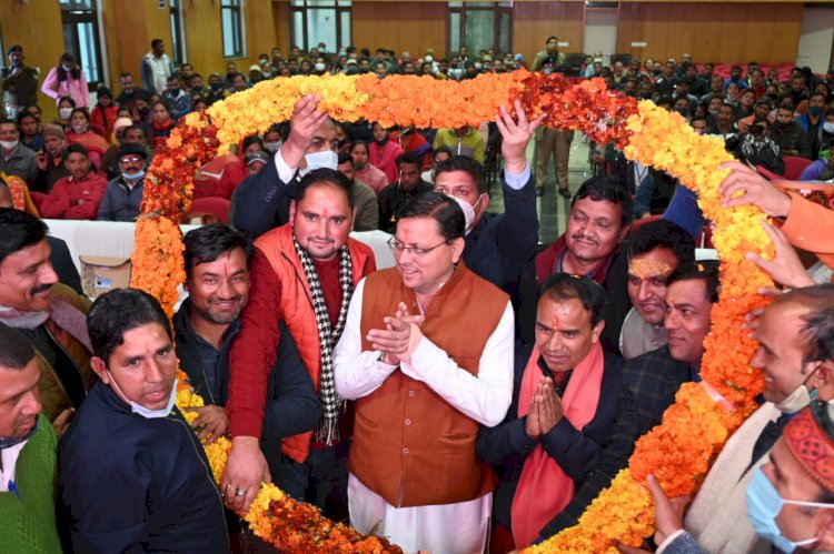 बिरला कैम्पस श्रीनगर में ग्राम प्रधानों, जनप्रतिनिधियों से सीएम धामी ने किया जनसंवाद