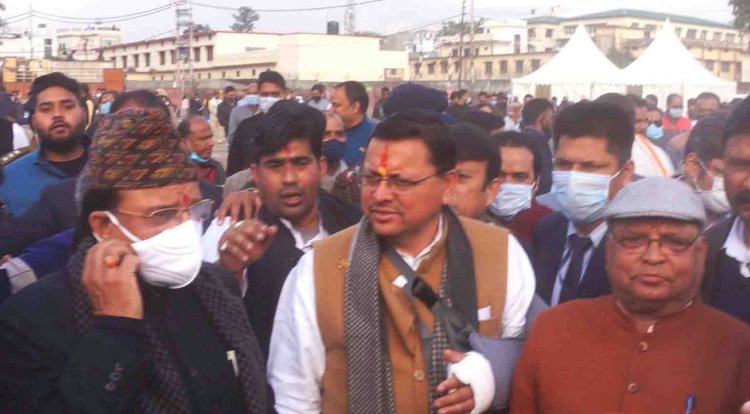 पीएम मोदी की रैली के मद्देनजर सीएम धामी ने लिया तैयारियों का जायजा