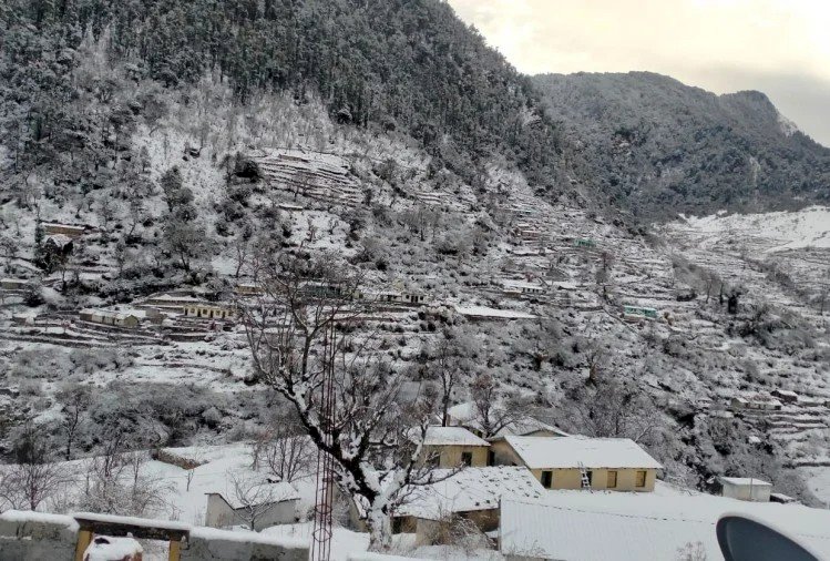उत्तराखंड के पर्वतीय जिलों में हल्की बारिश और बर्फबारी के आसार