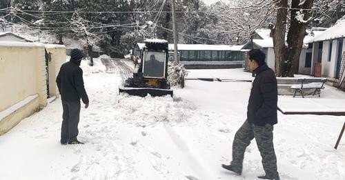 उत्तराखंड: प्रदेश भर में बारिश और जमकर बर्फबारी