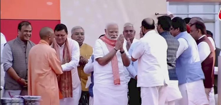 यूपी में दोबारा 'योगीराज'  शुरू, सीएम धामी ने दी बधाई