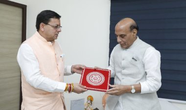 केंद्रीय रक्षा मंत्री से मिले सीएम धामी, इन योजनाओं के लिए किया अनुरोध