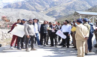 मुख्य सचिव डॉ. एस.एस.संधु ने किया केदारनाथ धाम में चल रहे निर्माण कार्यों का निरीक्षण