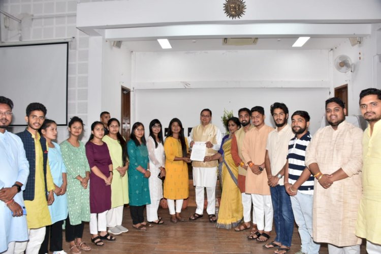 ABVP के पदाधिकारियों के साथ CM धामी का संवाद