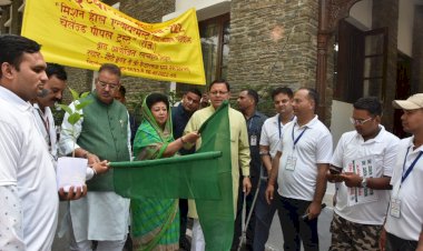 CM ने तीर्थ स्थानों में पर्यावरण संरक्षण और स्वच्छता अभियान दल का किया फ्लैग ऑफ