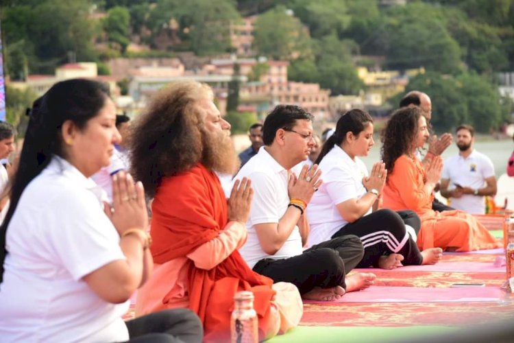 योगमय हुई देवभूमि उत्तराखंड पहाड़ से लेकर मैदान में सैकड़ों स्थानों पर योगाभ्यास