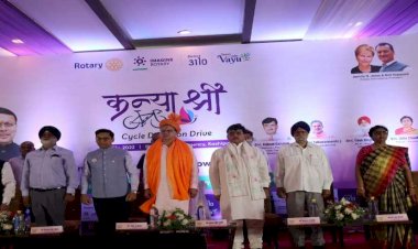 CM ने किया कन्याश्री कार्यक्रम में प्रतिभाग, छात्राओं को वितरित की साईकिल