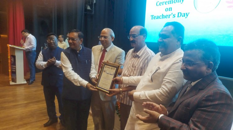 'टीचर ऑफ द ईयर-2022' : देहरादून में हुआ प्रदेश के गुरुजनों का सम्मान