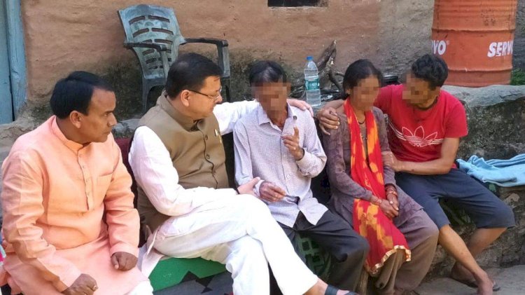 अंकिता के माता-पिता से मिले सीएम धामी, दोषियों को सख्त सजा दिलाने का दिया आश्वासन