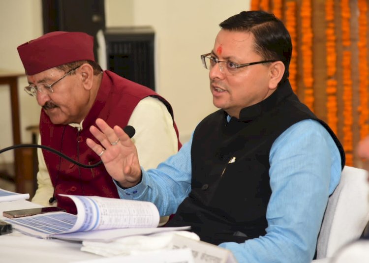 मुख्यमंत्री ने देर रात तक ली ज़िला स्तरीय समीक्षा बैठक