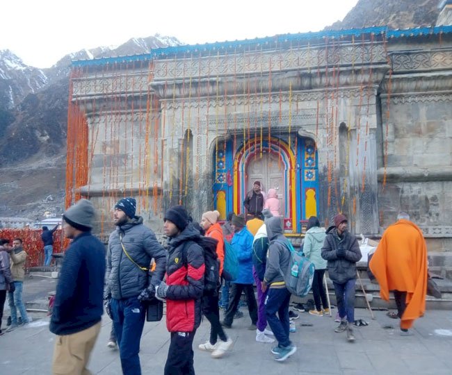 भैया दूज के पावन अवसर पर बंद हुए भगवान केदारनाथ के कपाट