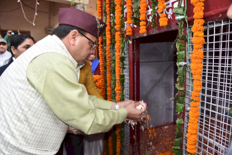 राज्य स्थापना दिवस पर सीएम धामी ने दी शहीदों को श्रद्धांजिलि