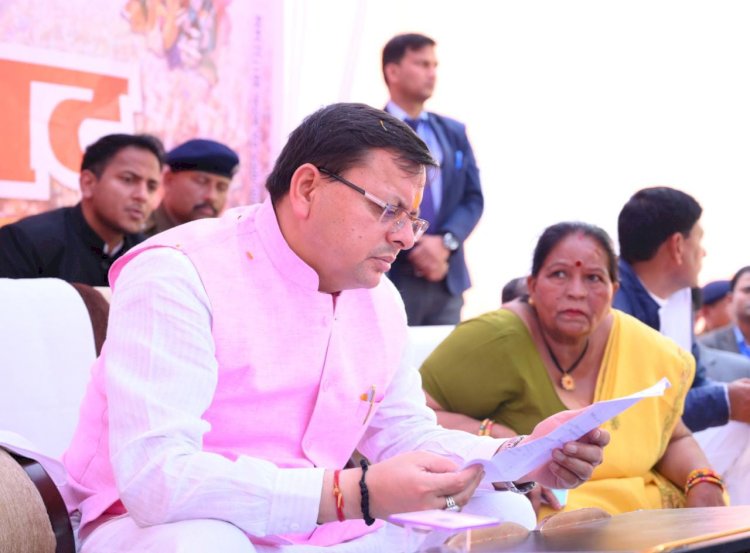 कैम्प कार्यालय में ' मुख्य सेवक आपके द्वार' कार्यक्रम में शामिल हुए सीएम धामी