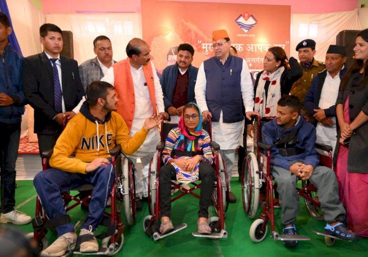 सीएम धामी ने की महिला स्वयं सहायता समूहों द्वारा किये जा रहे उत्पादन कार्यों की प्रशंसा
