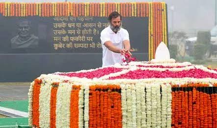 राहुल गांधी को भगवान राम बताने पर छिड़ा विवाद