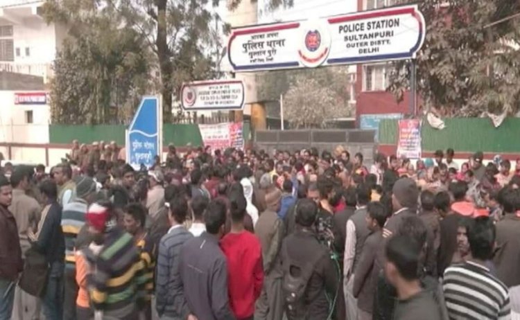 कंझावला बर्बरता मामले को लेकर LG ऑफिस के बाहर आप कार्यकर्ताओं का विरोध प्रदर्शन