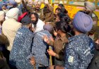 सीएम आवास की ओर कूच करने जा रहे टीचर यूनियन सदस्यों और पुलिस में टकराव, प्रशासन के आश्वासन के बाद धरना समाप्त