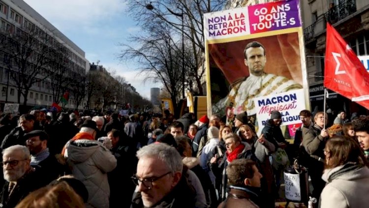 मैक्रों के पेंशन सुधार के ख़िलाफ़ फ़्रांस में व्यापक हड़ताल, विरोध प्रदर्शन