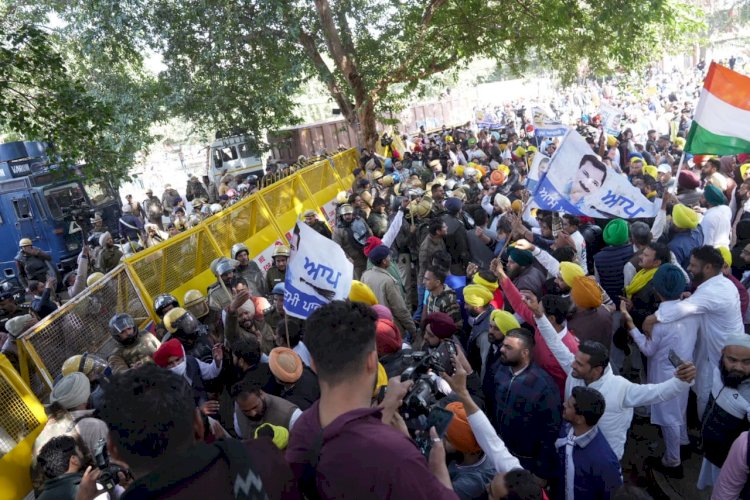 आम आदमी पार्टी ने अडानी मामले को लेकर मोदी सरकार को घेरा