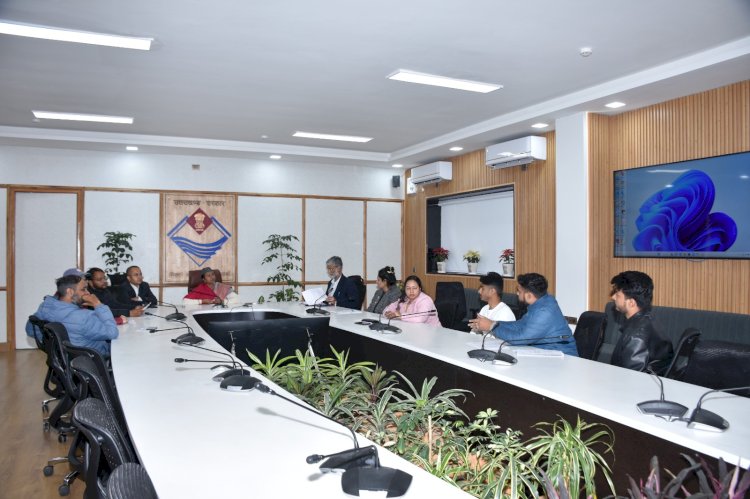 अपर मुख्य सचिव श्रीमती राधा रतूड़ी से मिले पीसीएस मुख्य परीक्षा के अभ्यर्थी 