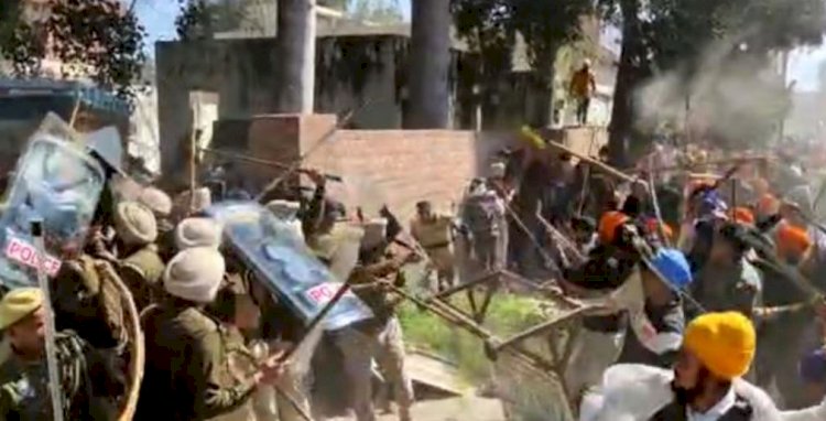 अजनाला में कट्टरपंथी  सिख उपदेशक अमृतपाल सिंह के समर्थक पुलिस से भिड़ गए