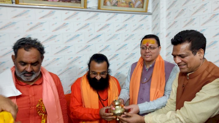 महानिर्वाणी आश्रम पहुंचकर मन्दिर में सीएम धामी ने की पूजा-अर्चना