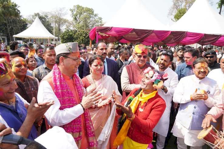 मुख्यमंत्री आवास में आयोजित हुआ होली मिलन कार्यक्रम, सीएम ने प्रदेशवासियों को दी होली की बधाई