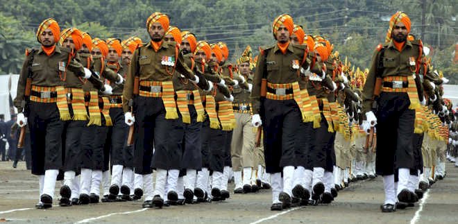 सिख सैनिकों के लिए हेलमेट:  केंद्रीय मंत्री ने कहा - सभी लड़ाकू पायलट, संवेदनशील क्षेत्रों में तैनात सैनिकों को पूर्ण सुरक्षात्मक गियर पहनना होगा