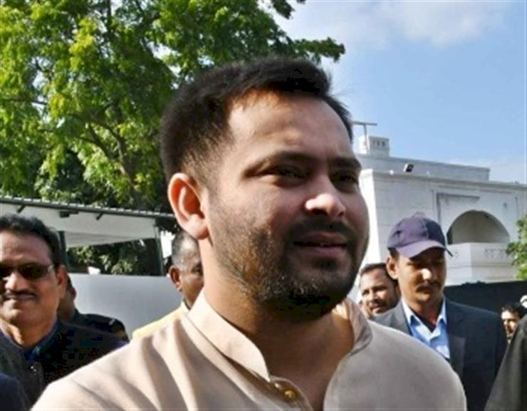 तेजस्वी यादव ने  केंद्र सरकार से पूछा- पीएमओ का अधिकारी बनकर शख्स को जेड प्लस सुरक्षा कैसे मिली?
