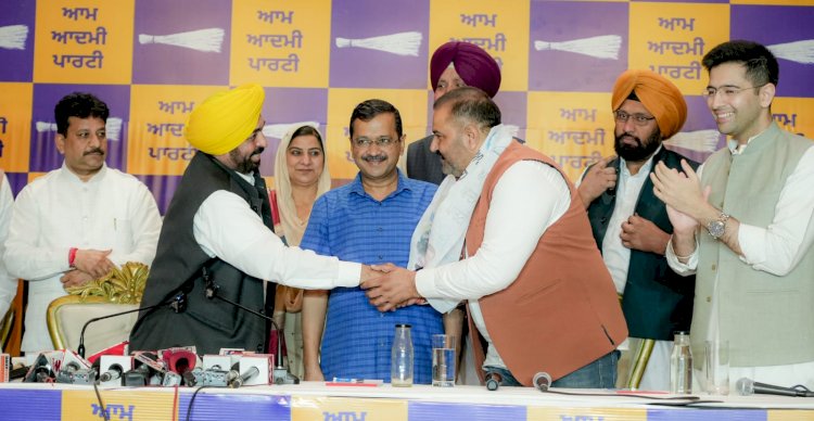 कांग्रेस के पूर्व विधायक सुशील कुमार रिंकू आप में हुए शामिल