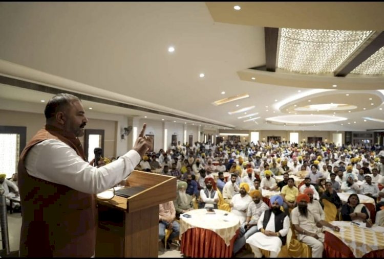 आप सांसद डॉ संदीप पाठक ने जालंधर में मंत्रियों,विधायकों,पार्टी पदाधिकारियों और कार्यकर्ताओं के साथ की बैठक