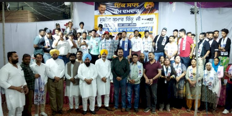 आम आदमी पार्टी का दिन-ब-दिन बढ़ता जा रहा है कारवां, आप में शामिल हुए सैकड़ों परिवार