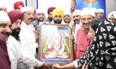 सीएम मान ने सतगुरु कबीर मंदिर में माथा टेका, 'सरबत दा भला' के लिए मांगी दुआ