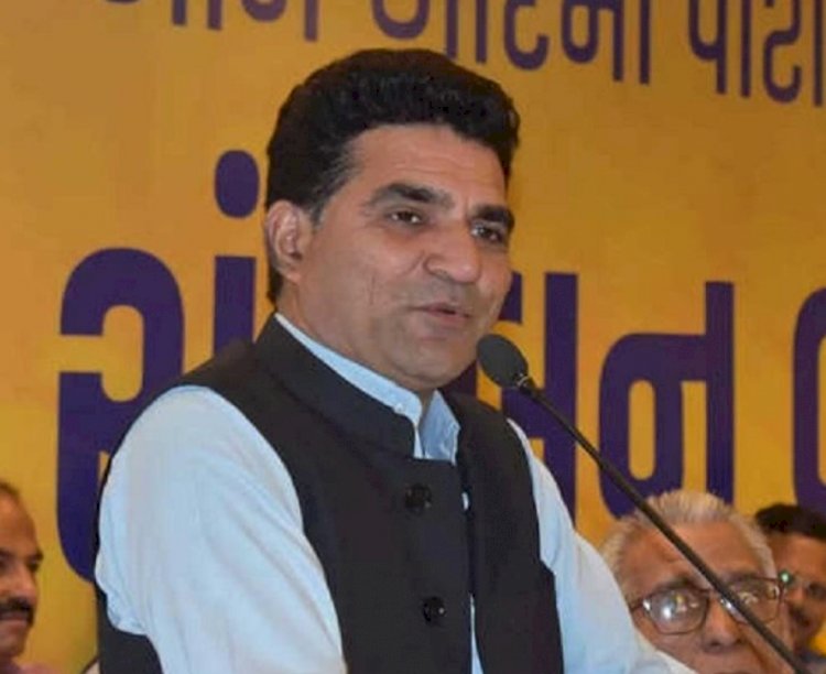 मन की बात’ के खर्च पर ट्वीट करके फंसे इसुदान गढ़वी, मामला दर्ज