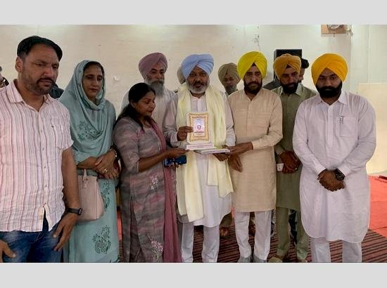 मंत्री हरपाल चीमा ने दिरबा विधानसभा क्षेत्र की पंचायतों व यूथ क्लबों को 8.27 करोड़ रुपये के अनुदान के चेक सौंपे