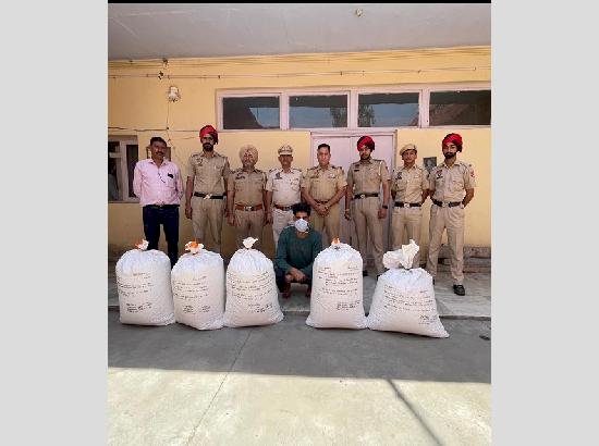 पठानकोट पुलिस ने जम्मू-कश्मीर से पंजाब तक ड्रग तस्करी के बड़े चेन का भंडाफोड़ किया