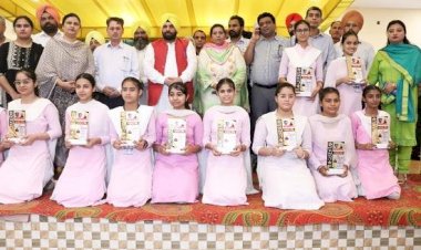 जंडियाला गुरु के मेधावी छात्रों को हरभजन सिंह ईटीओ ने किया सम्मानित